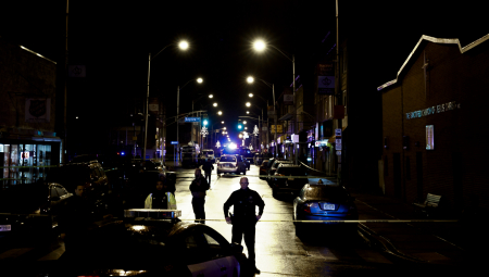 NEZAPAMĆENA TRAGEDIJA U AMERICI Ubio tri člana porodice, pa se zabarikadirao u kući i zapalio je! (VIDEO)