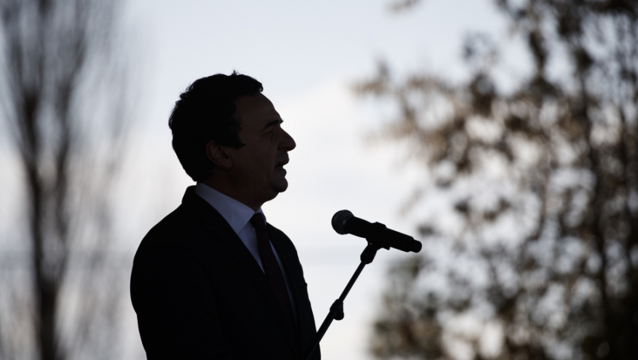 ČEKALI DO PONOĆI, PA ODUSTALI Kurti ostao zaključan u sedištu svoje stranke, od sramote nije smeo da izađe pred ljude