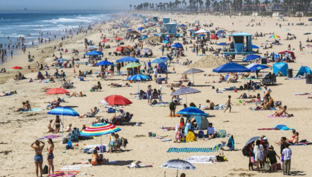 RAT NA POPULARNOJ PLAŽI! Policija opkolila hiljade ljudi koji su slavili rođendan, a onda je počeo haos!
