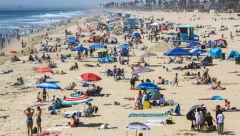 RAT NA POPULARNOJ PLAŽI! Policija opkolila hiljade ljudi koji su slavili rođendan, a onda je počeo haos!