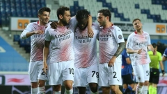 "ROSONERI" SU OPET U MODI! Milan posle osam godina u Ligi šampiona, a uspeh su proslavili na urnebesan način! (VIDEO)