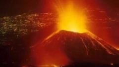 ERUPCIJA VULKANA U KONGU: Dok lava kulja na sve strane ljudi su primorani da sve ostave i beže preko granice! (FOTO)