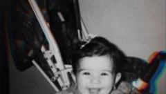 DA LI MOŽETE DA POGODITE KO JE DEVOJČICA SA SLIKE? Verenica je našeg popularnog pevača sa kojim je u svađi?!