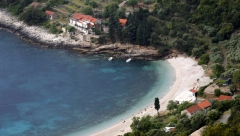 "SMESTA ZABRANITE KUPANJE NA JADRANU!" Savetnik hrvatske Vlade upalio alarme, troje mrtvih za jedan dan!