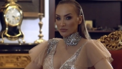 SLAVLJE U DOMU GOGE SEKULIĆ Pevačica prima čestitke sa svih strana, ne skida osmeh sa lica!