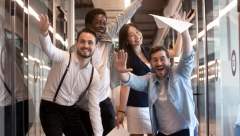 ULEPŠAJTE ŽIVOT "LUDIM" CITATIMA  "Iza uspešnog muškarca stoji žena, koja prevrće očima"