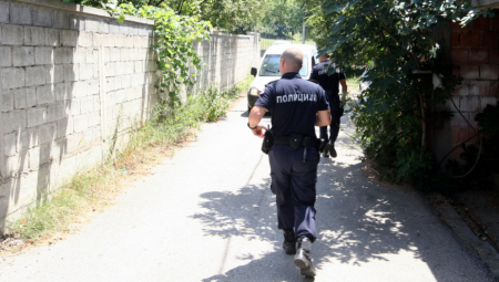 ZAPALIO POZNANIKU ŠTALU, IZGORELI MU SENO, MAŠINA I KROV Policija podnosi prijavu protiv piromana iz Gornjeg Milanovca (36)