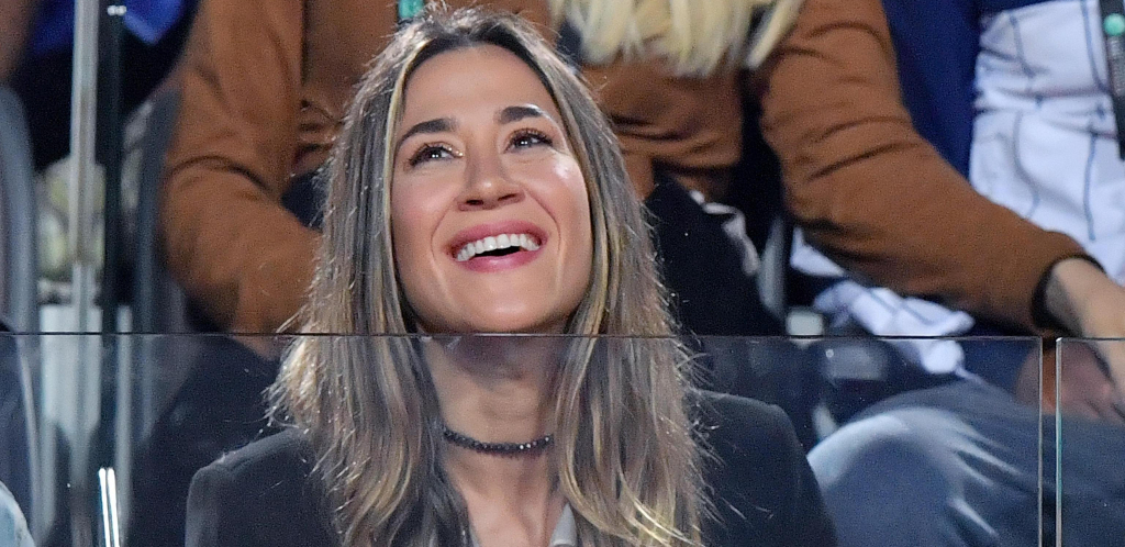 PEVAČICA I GLUMICA JE OPET SAMA Otvorila sezonu lova na fudbalere (FOTO)