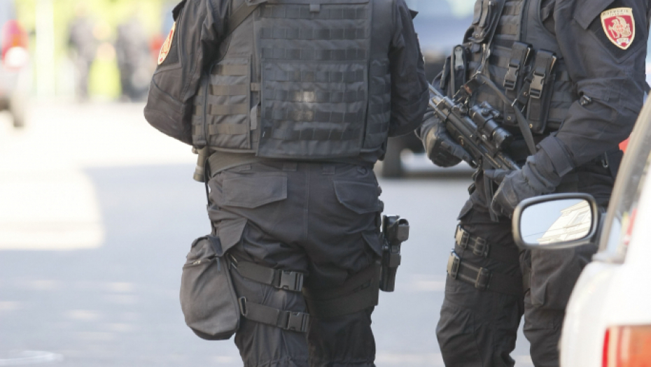 EFIKASNA AKCIJA MUP Uz pretnju replike pištolja, od radnice u jednoj prodavnici u Boljevcima oduzeo 50.000 dinara