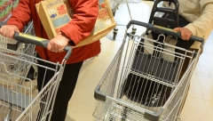 METEŽ PO PRODAVNICAMA, PRODAJA NA KILOGRAM I LITAR U Mađarskoj ograničena kupovina osnovnih životnih namirnica