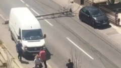VIC DANA Bosanac i Crnogorac treba da izmere visinu bandere...