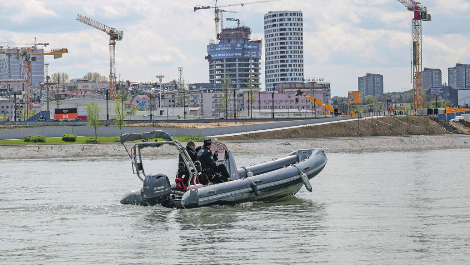 HITNO UKLJUČENJE MLADENA MIJATOVIĆA Muškarac ipak skočio sa Brankovog mosta!