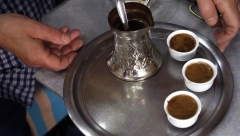 KAKVA VAM JE KAFA, TAKAV VAM JE ŽIVOT: Lideri piju kratki espreso, sanjari kapućino, koji ste vi od ovih 10 tipova?