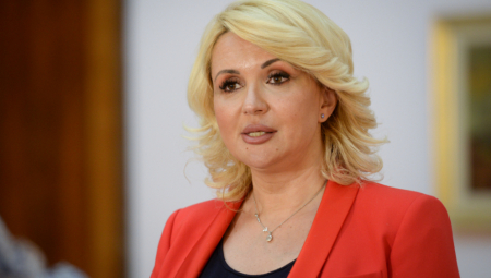 DARIJA KISIĆ DANAS PONOVO ODUŠEVILA SVE Ministarka zrači lepotom, a jedan odevni detalj joj posebno dobro stoji (FOTO)