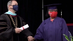 "NE ODUSTAJTE OD SVOJIH SNOVA " Jedna penzionerka i prabaka je u 78. godini završila fakultet