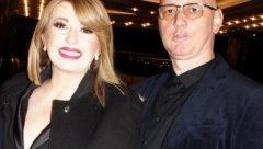 TAŠKE URLAO NA VIKI ZBOG STAJLINGA! Alo! paparaco uslikao bračni par tokom žustre rasprave, orila se ulica (FOTO)