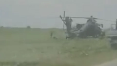 AMERIČKI HELIKOPTER ZAVRŠIO U KUKURUZU Rumuni se podsmevali: Da li imate goriva? (FOTO/VIDEO)