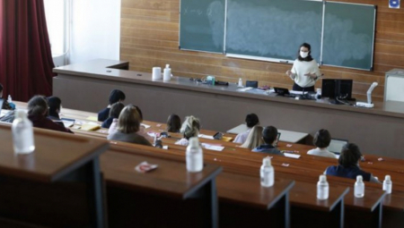 OGLASILI SE STRUČNJACI I POSLALI UPOZORENJE Raste broj zaraženih studenata, evo šta je glavni razlog!