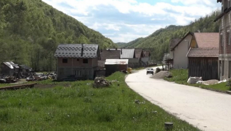 SRPSKE SNAJKE JURE U OVO SRPSKO SELO: Imaju sve više dece, a meštani traže samo jednu stvar!