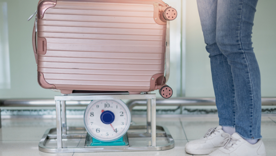 "STANITE NA VAGU" Vaš kofer i telesna težina ukupno ne smeju da pređu određenu kilažu: Nova pravila avio-kompanija!