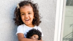 Kaše (2) je najmlađa članica Mense sa IQ 146, uči engleski i španski, zna da broji i ima "napade besa"