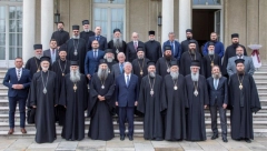 Prestolonaslednik Aleksandar na ručku sa patrijarhom Porfirijem