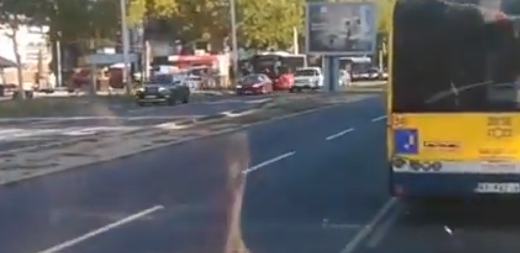 RUSVAJ U CENTRU BEOGRADA Vozač napravio duplu grešku, sve se desilo u sekundi (FOTO)