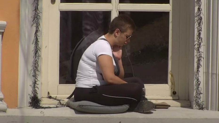 ZA IZLAZAK JE SPREMNA DA IZMISLI BOLEST, A ZA POZIV S MAJKOM SE VALJA OVDE! Gotovo je, Đedović otkrio sve taktike Miljane Kulić, nastao muk u Beloj kući!