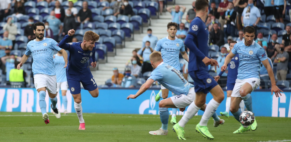 KAKO SI OVO USPEO? Čovek maler se obrukao i u finalu Lige šampiona! (VIDEO)