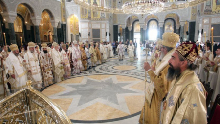 UJEDINJUJU SE SRPSKA I TZV. MAKEDONSKA PRAVOSLAVNA CRKVA Sabor doneo odluku, patrijarh Porfirije i vladika Stefan razgovarali u najvećoj tajnosti
