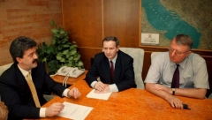 PRLJAVIM NOVCEM BACALI DRŽAVE NA KOLENA! Opomena Momira Bulatovića, svetski finansijeri se igraju sa životima!