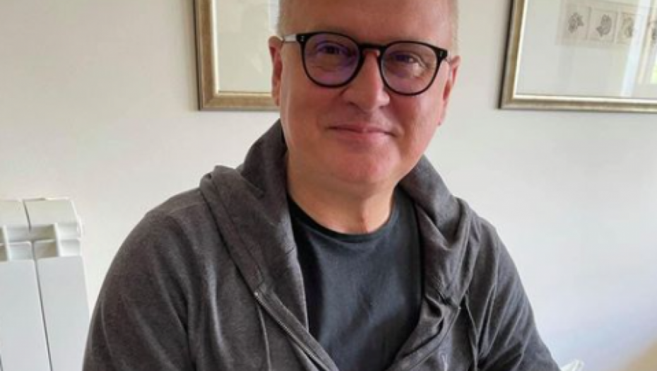 VESIĆ NESVAKIDAŠNJOM OBJAVOM NA FEJSBUKU RAZNEŽIO SVE: Moja majka...