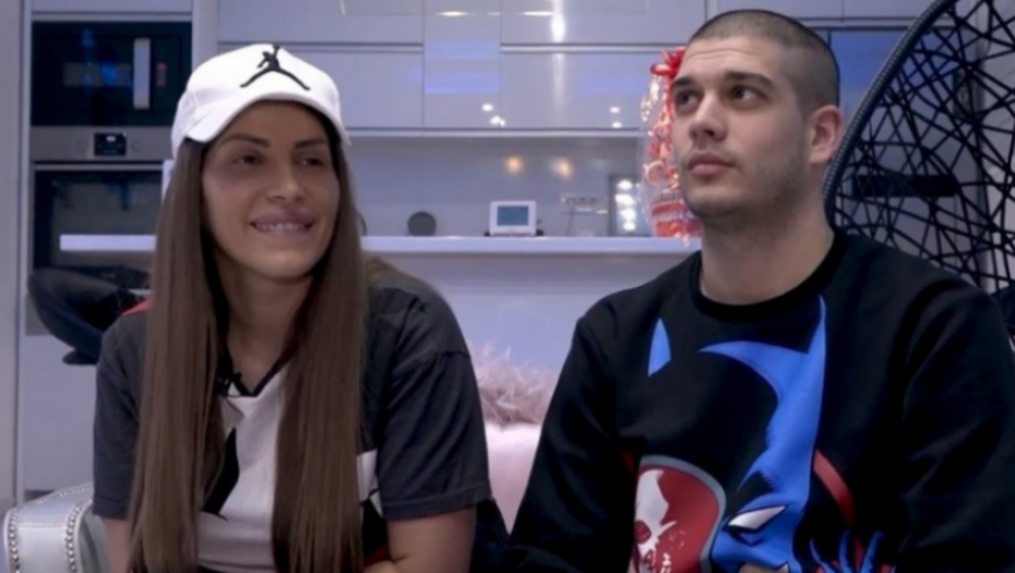 NAKON GUBITKA BEBE! Dalila i Dejan napustili dom, evo gde se sada nalaze posle porodične tragedije koja ih je veoma potresla (FOTO)
