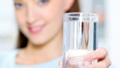 Zanimljiv običaj: Zašto se prosipa voda za sreću?