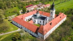 KRUŠEDOL - SVETINJA STARA POLA MILENIJUMA Jedna od najznačajnijih i najstarijih pravoslavnih manastira
