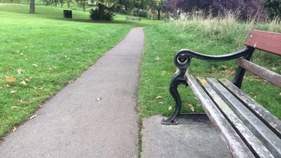 Otvorite širom oči i pronađite psa: Mali mops se tako dobro kamuflirao, da ni vlasnica nije znala gde je