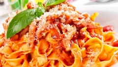 ZA 15 MINUTA DO SAVRŠENE VEČERE: Taljatelje sa slaninom, kao u najboljem italijanskom restoranu