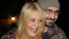 OVO JE MISTERIOZNI SIN VERICE RAKOČEVIĆ Ne voli da se eksponira i krije se od svih, tri godine je stariji od njenog muža! (FOTO)