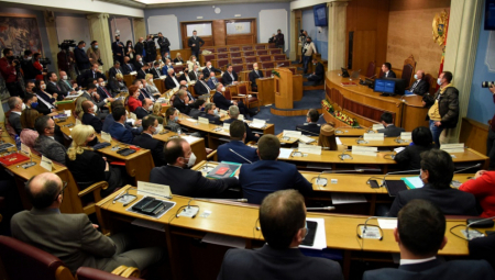 UDAR NA SRBE Ono što ni Velika Britanija nije uspela, uradili Krivokapić, Bečić i DPS