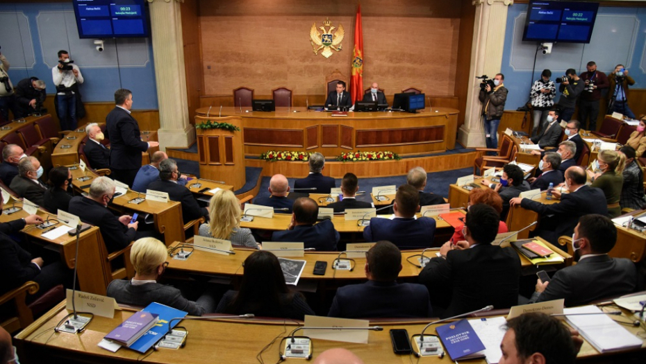 ON ĆE ZAMENITI KRIVOKAPIĆA? Cela Crna Gora gleda u moćnog političara