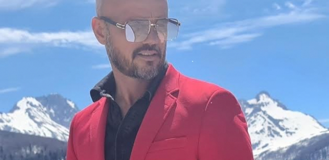 KOLAPS ZBOG BOBANA RAJOVIĆA! Haos u Sremskoj Mitrovici, nestalo karata za nastup, više od 100 ljudi ostalo pred klubom (VIDEO)