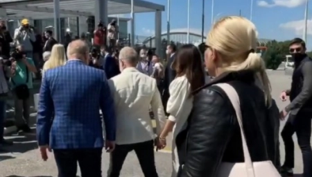 SRBIJA NASTAVLJA DA IMUNIZUJE REGION: Revakcinacija privrednika BiH i Makedonije u Beogradu i Nišu