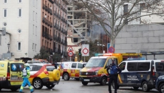 HAOS U MARBELJI! Automobil naleteo na bašte kafića, petoro povređenih!