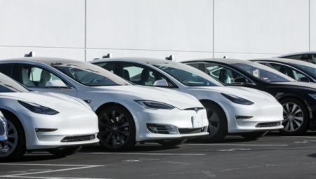 SKANDAL TRESE TESLU! Snimali kupce automobila preko senzornih kamera, otkriveni intimni snimci!