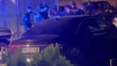 "JE*EM VAM BRE MATER!" Osvanuo snimak haosa, Čeda urla i udara vozilo interventne (VIDEO)