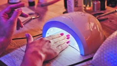 NAKON ŠTO JE URADILA MANIKIR NOKTI SU POČELI DA JOJ OTPADAJU "Bojala sam se da ću da izgubim prste" (UZNEMIRUJUĆE FOTOGRAFIJE)