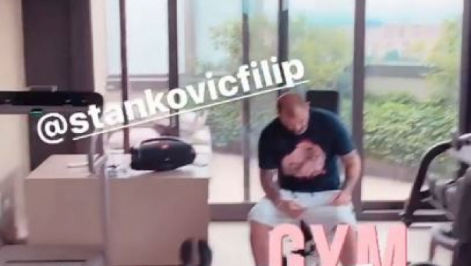 OVAKO IZGLEDA PREDIVNA KUĆA DEKIJA STANKOVIĆA U MILANU! Bazen je na terasi, a ona gleda na mesto gde je naš as ispisao istoriju! (FOTO GALERIJA)