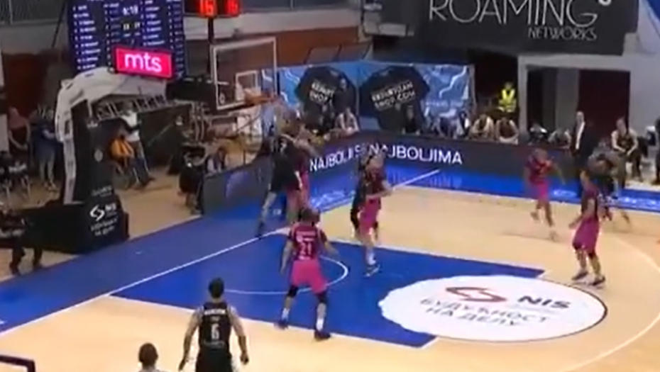 MONSTRUOZNO ZAKUCAVANJE! Stepanović "posterizovao" Petruševa! (VIDEO)