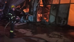 LJUDI SKAČU KROZ PROZOR DA BI SE SPASILI Požar u Barseloni: Gori hotel