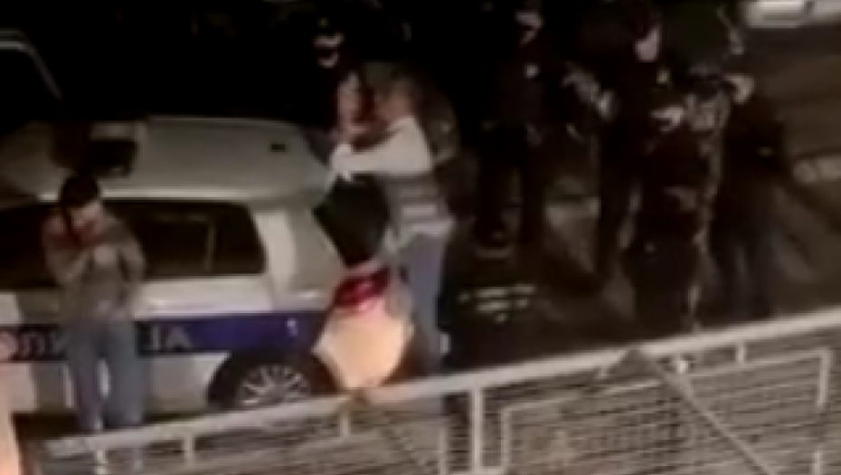 NERVNI SLOM ČEDE JOVANOVIĆA Isplivao šok snimak - psuje pred policijom, besno šutira automobile, a onda je klonuo (VIDEO)